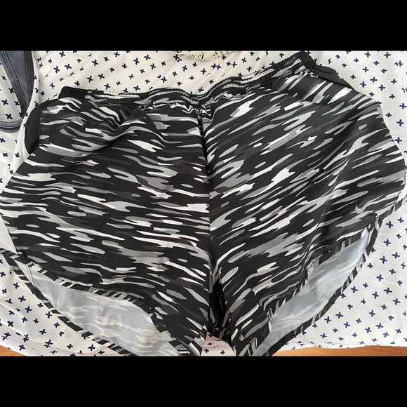 Nike Running shorts - Picture 1 of 3